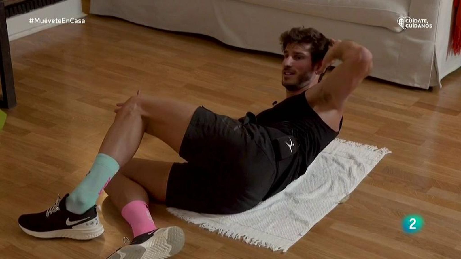 Muévete en casa - ¡Muay thai para subir pulsaciones y ejercicios de abdomen!