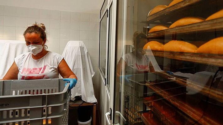 Telediario 1 - España registra el menor número de nuevos infectados con coronavirus desde que se decretó el estado de alarma