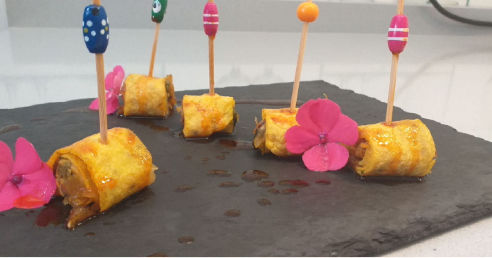 Receta de tortillitas rellenas de mejillones en escabeche - España Directo | Ver