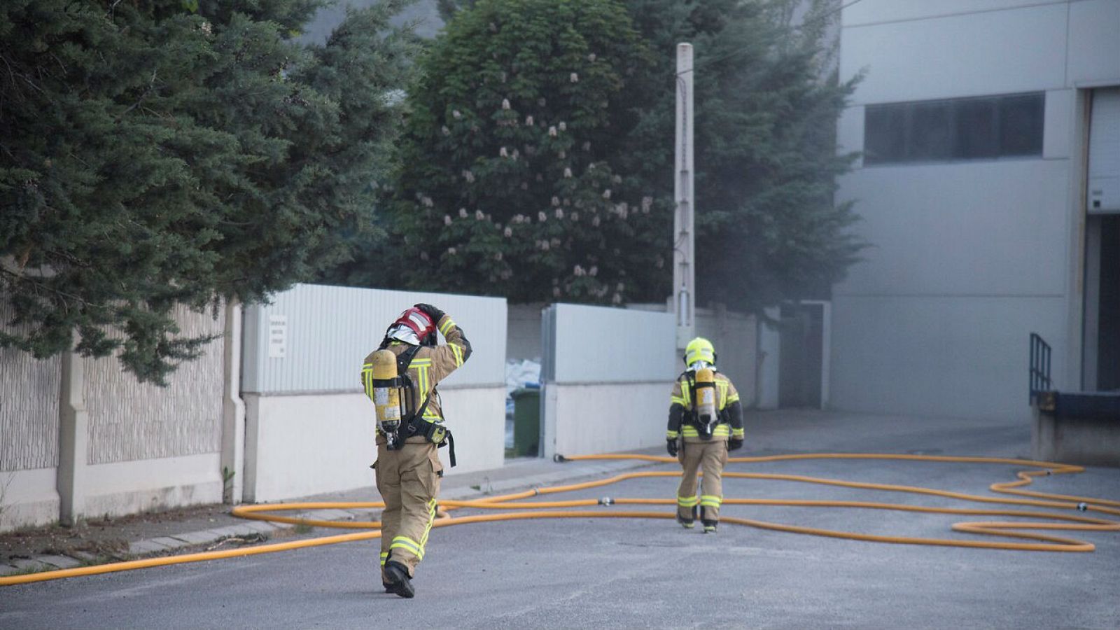 Un incendio en una fábrica de cloro en Sabiñánigo, Huesca, obliga a confinar a la población - RTVE.es | Ver