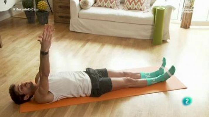 Muévete en casa - ¡Trabaja hombros y rodillas, activando glúteos y abdomen!