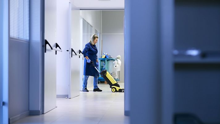 Telediario 1 - Los empleados del hogar pueden solicitrar el desempleo