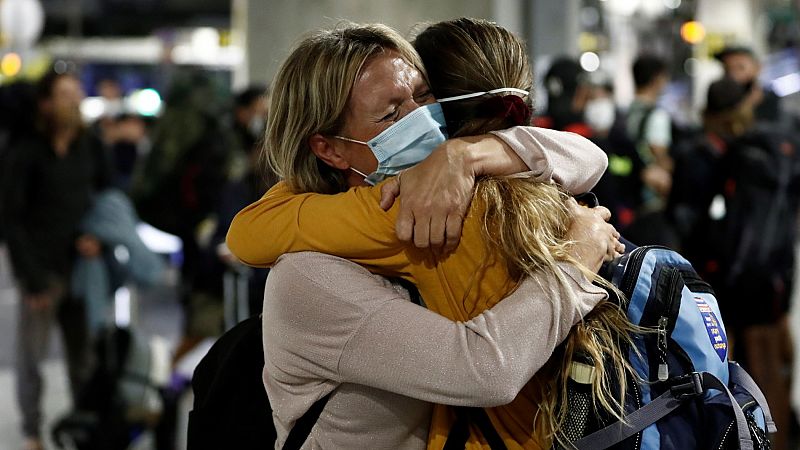 Familias separadas durante semanas por el confinamiento esperan poder reencontrarse