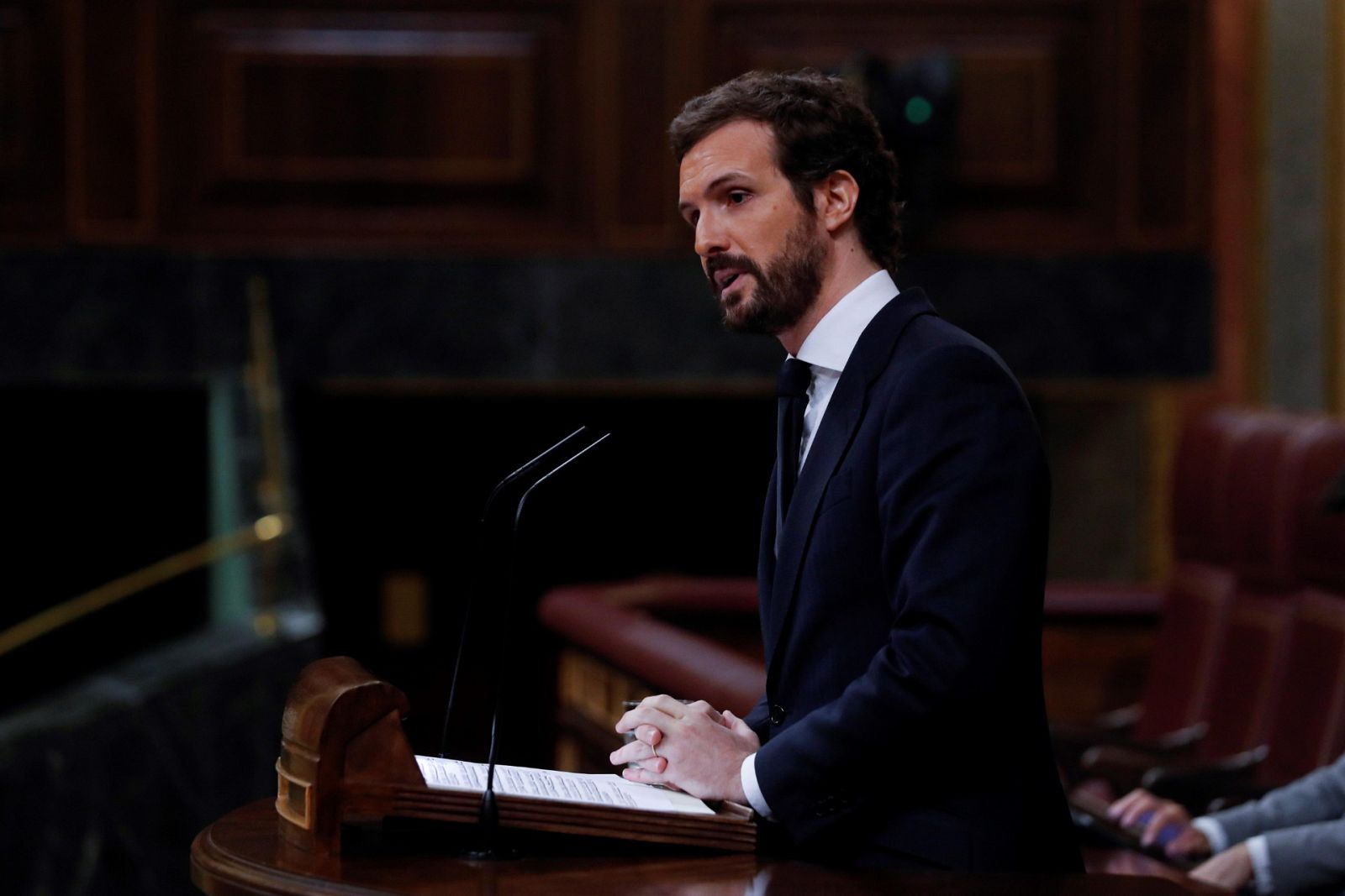 Casado cita las querellas de colectivos profesionales contra el Gobierno, y pregunta: "¿Son también desleales e indignos?"