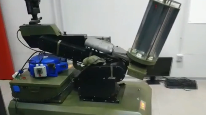 Telediario 1 - Atila, el robot del Ejército de Tierra que desinfecta