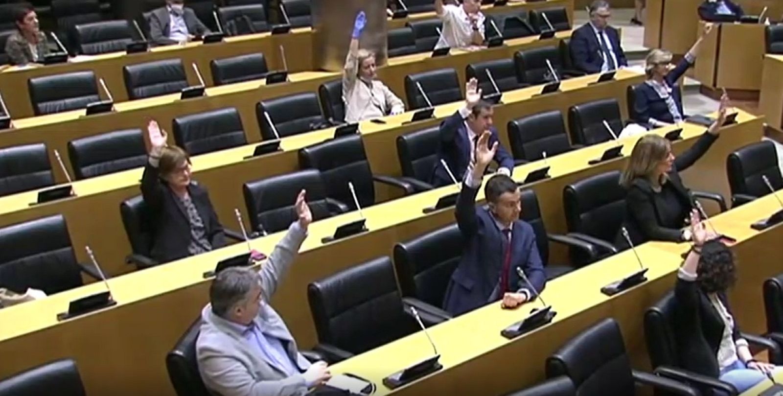 Patxi López, elegido presidente de la comisión para la reconstrucción con 165 votos