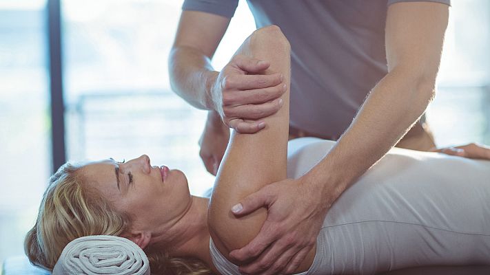 Especial Coronavirus - Un pabellón polideportivo, convertido en centro de rehabilitación, fisioterapia y logopedia