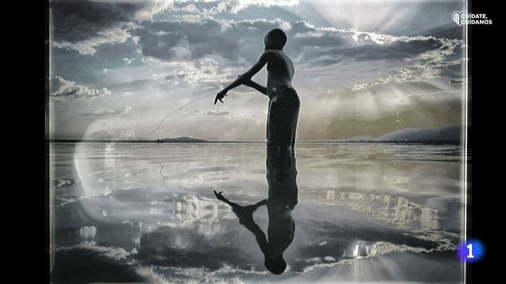 Telediario 1 - El fotógrafo Manuel Charlón propone a 80 periodistas viajar sin salir de casa