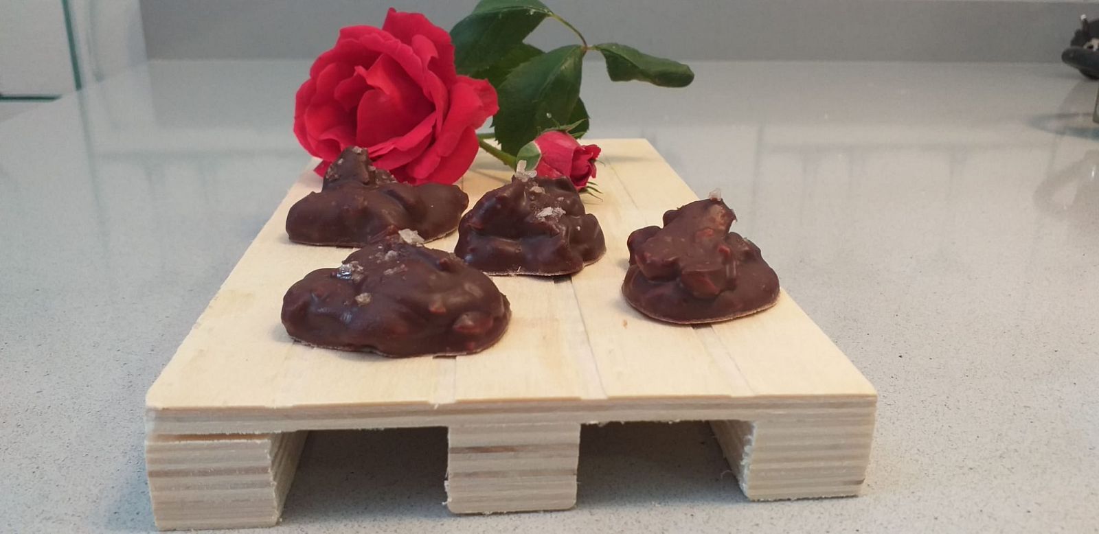 Receta de rocas de chocolate con frutos secos - España Directo | Ver