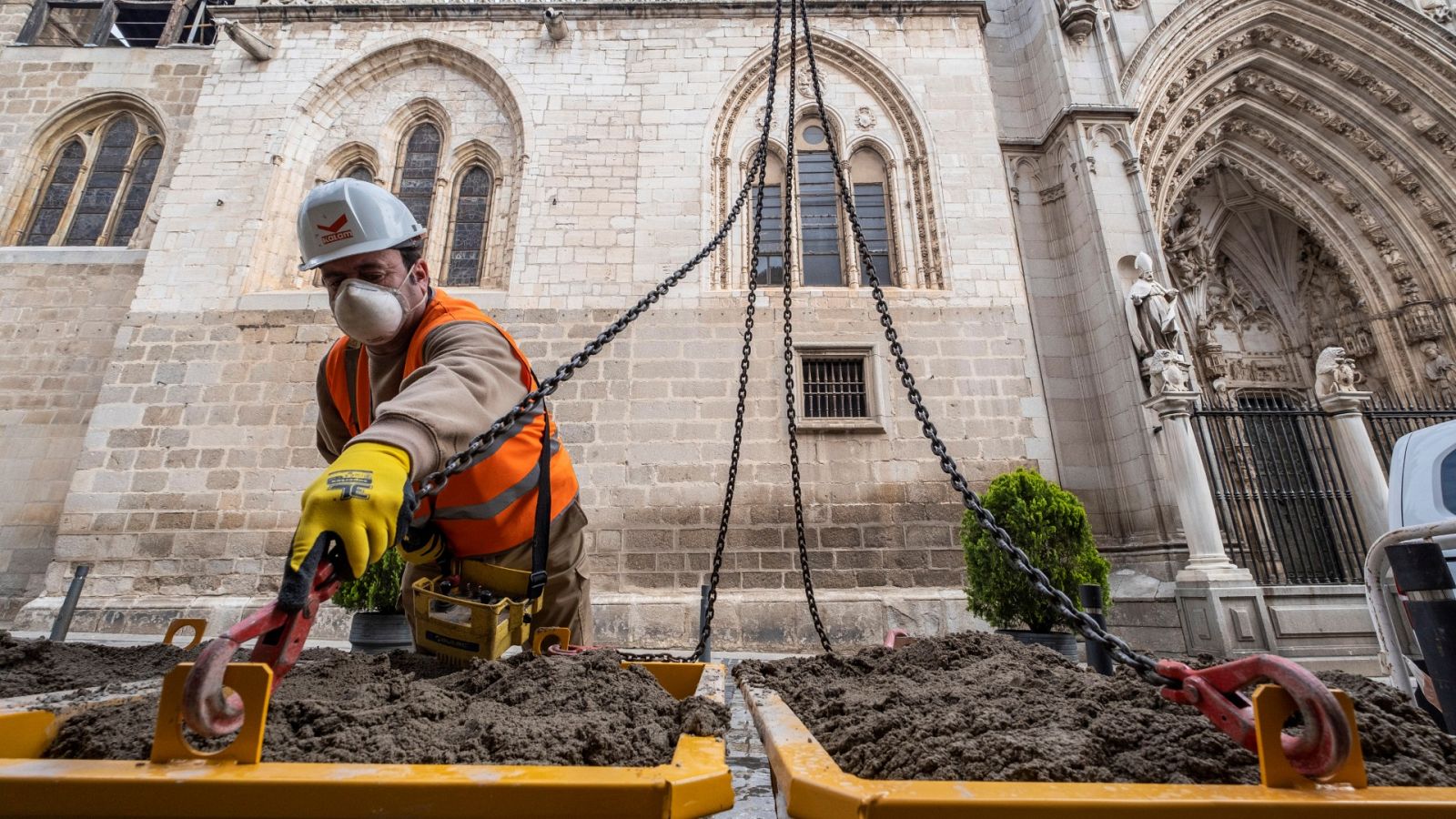 El Gobierno crea una comisión tripartita para estudiar los sectores que necesitarán ayuda tras el levantamiento del estado de alarma