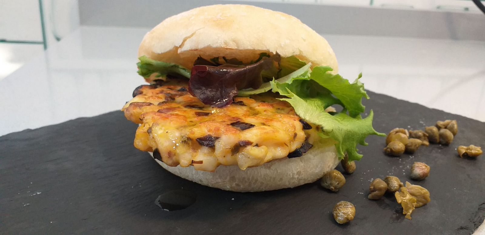 Receta de hamburguesa de lubina con mayonesa - España Directo | Ver