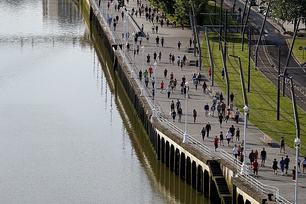 Telediario 1 - Once comunidades y Ceuta y Melilla pasan a la Fase 1