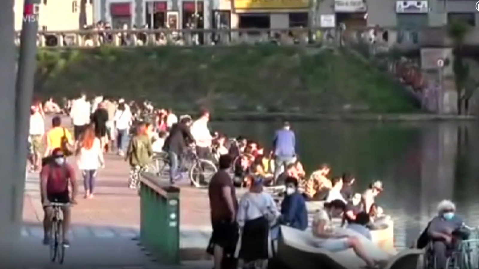 El alcalde de Milán reprende a los ciudadanos por las multitudes en las calles