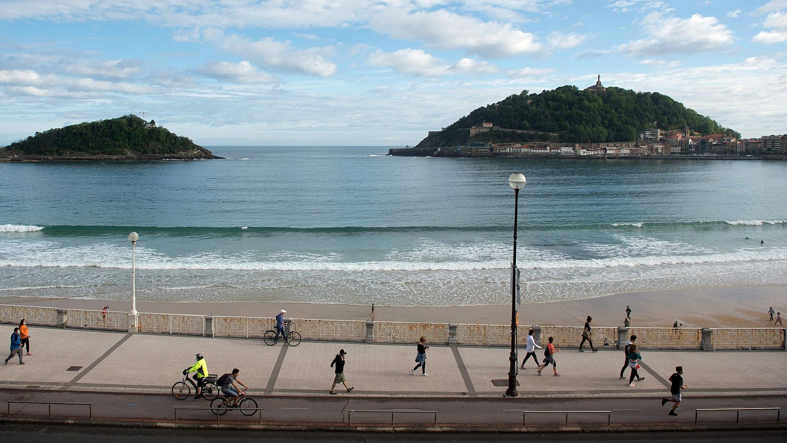 Coronavirus - La prudencia se impone en todos los territorios que pasan a la Fase 1 de la desescalada - RTVE.es - Telediario 1 | Ver