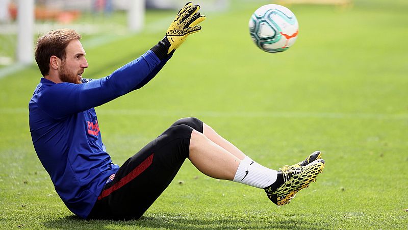 Vídeo: Vuelven los equipos a los entrenamientos y el primero en caer lesionado es Umtiti