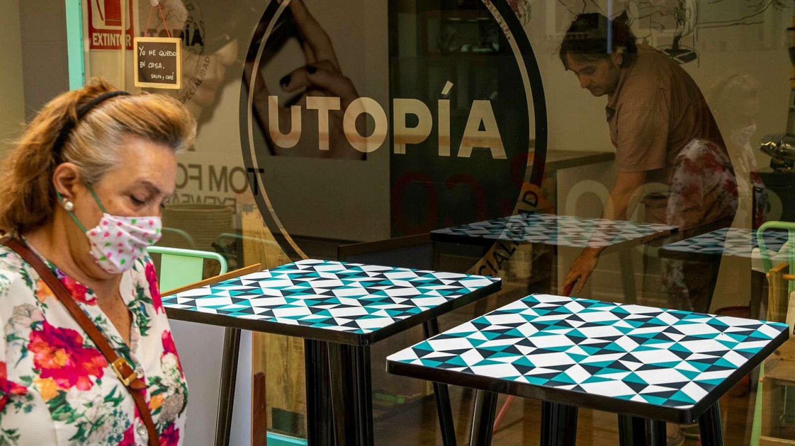 Así se preparan los comercios de Andalucía para reabrir sus puertas este lunes - RTVE.es - Telediario 1 | Ver