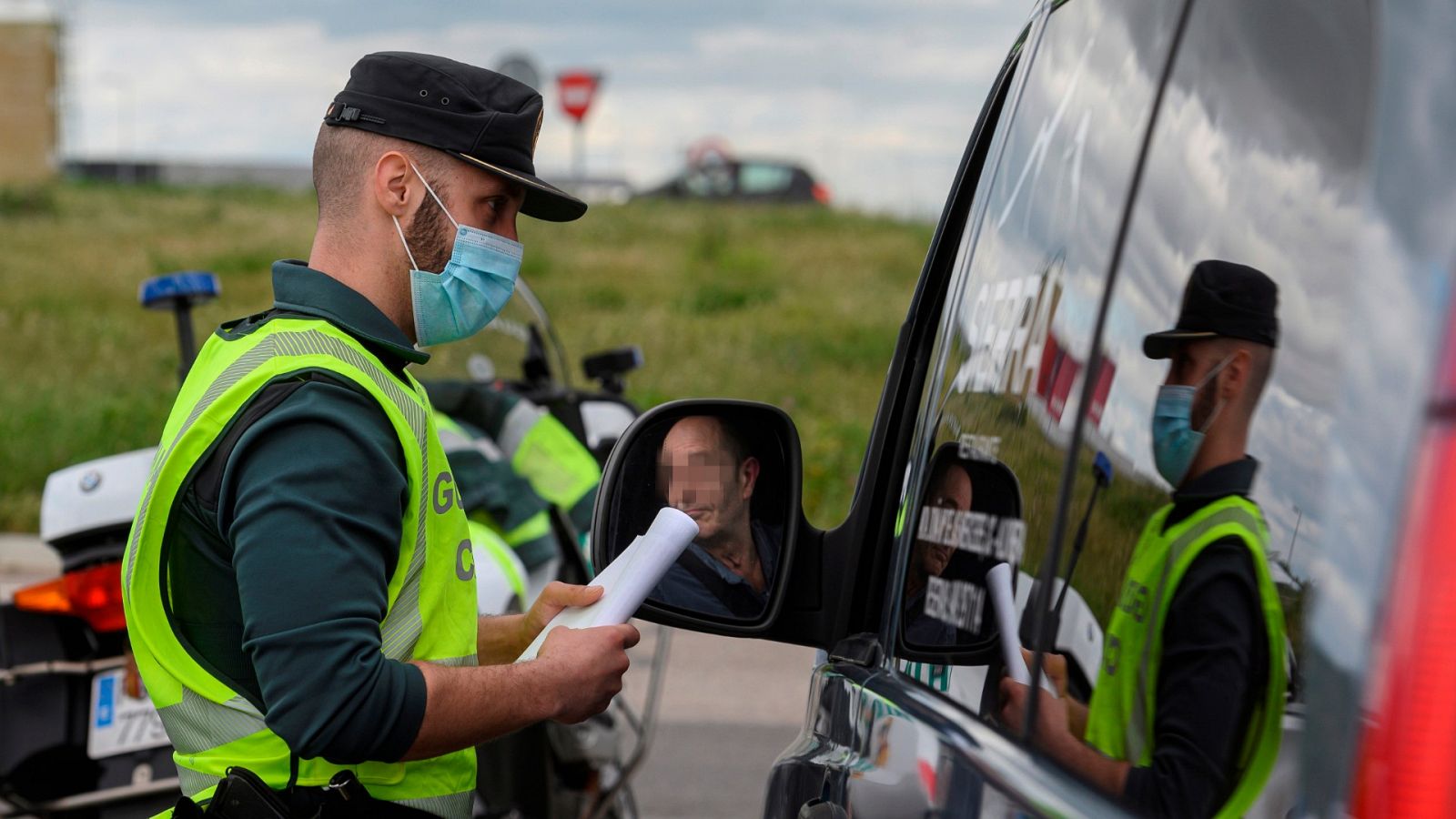 Coronavirus | La Guardia Civil multa a 83 personas en Sevilla que estaban apostando en una pelea de gallos clandestina