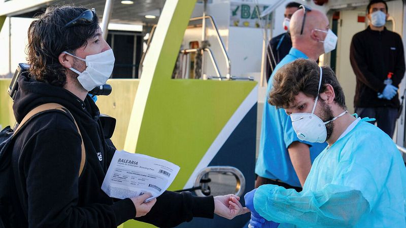 El Gobierno explica el origen de los polémicos datos sobre el número de test realizados en España - RTVE.es - Telediario 1 | Ver