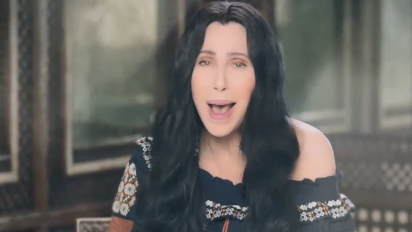 Cher canta en español el "Chiquitita" y donará los beneficios a Unicef y la lucha del COVID-19