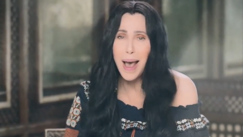 Cher canta en español el "Chiquitita" y donará los beneficios a Unicef y la lucha del COVID-19