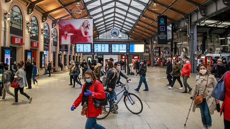 París empieza a retomar la actividad comercial