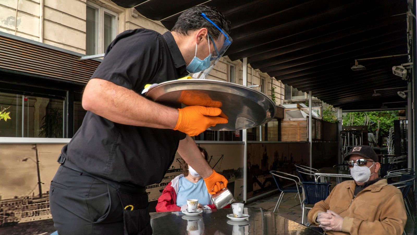 Coronavirus | Vivir y trabajar en territorios en distinta fase de la desescalada - RTVE.es