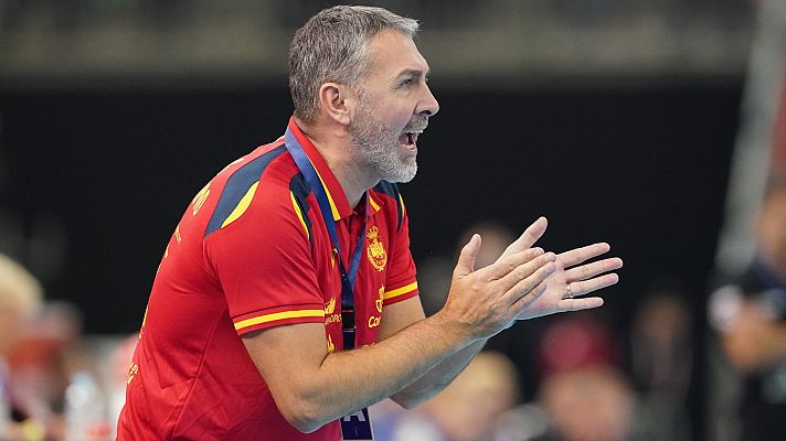 Balonmano - Carlos Víver mira al Europeo como el nuevo reto de las Guerreras