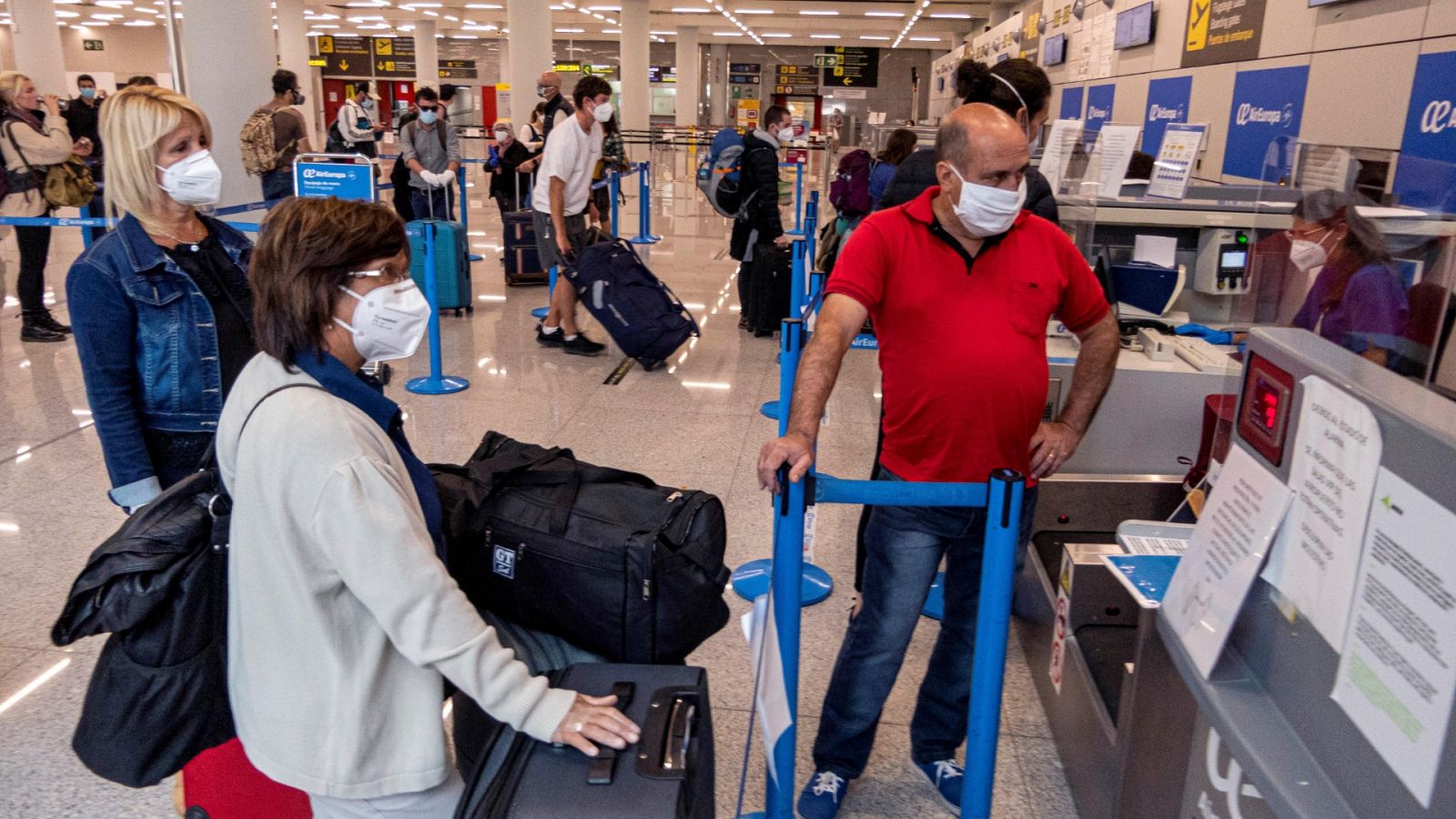 Los viajeros procedentes del extranjero que vengan a España deberan cumplir una cuarentena obligatoria