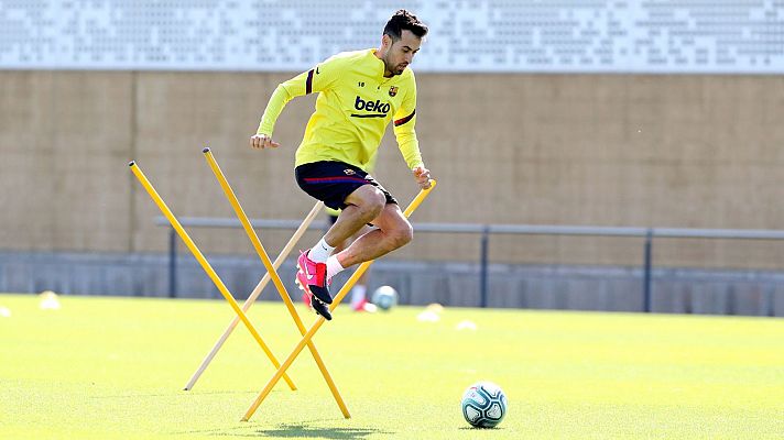 Los equipos de fútbol continúan con entrenamientos básicos