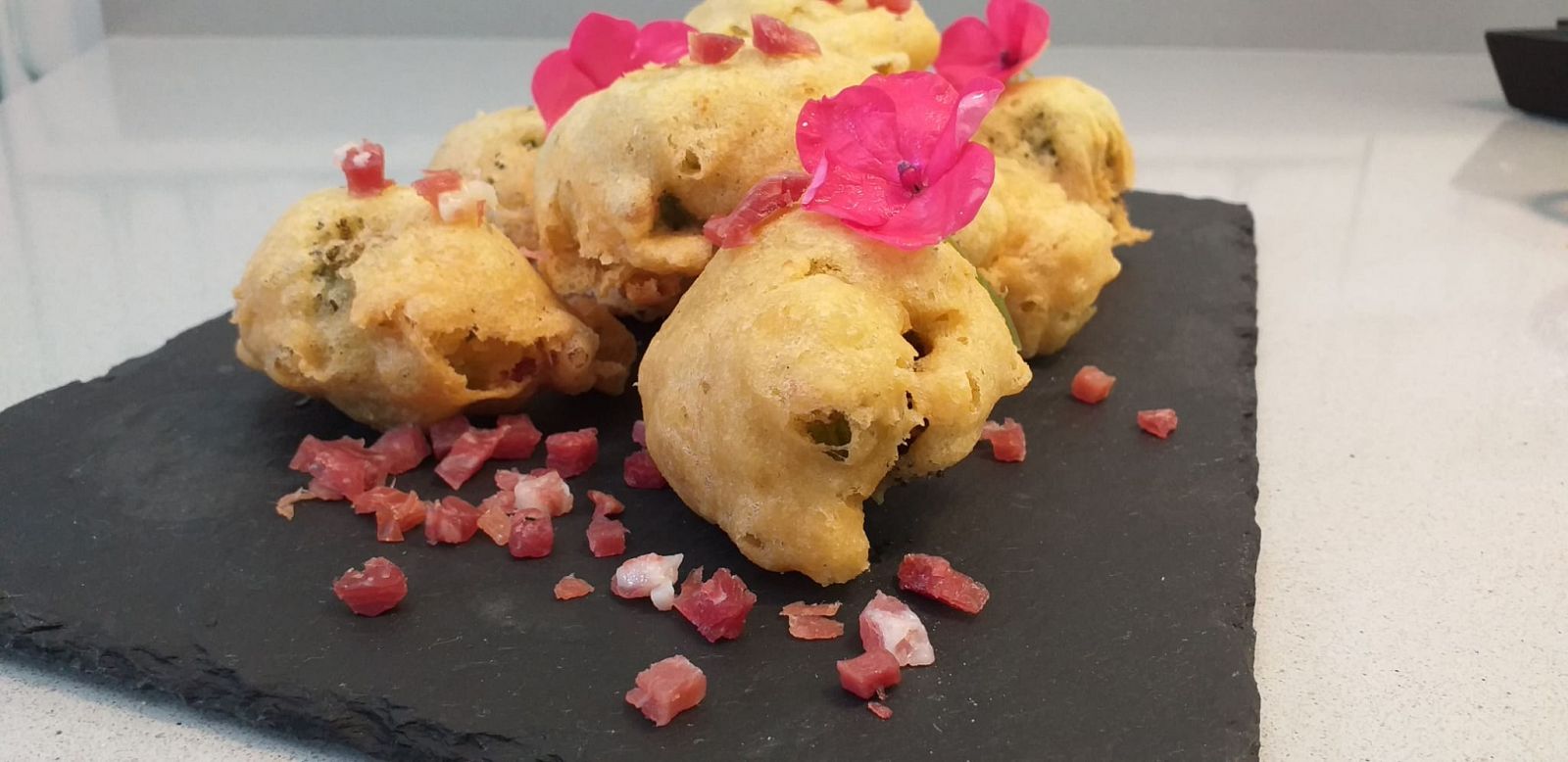 Receta de buñuelos de brócoli con curry y jamón