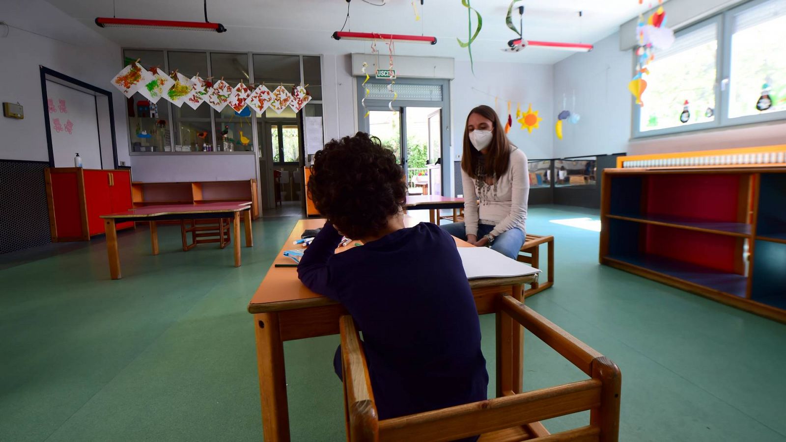 Un pueblo del Piamonte reabre escuelas para hijos de padres que trabajen pese a las reticencias del Gobierno italiano