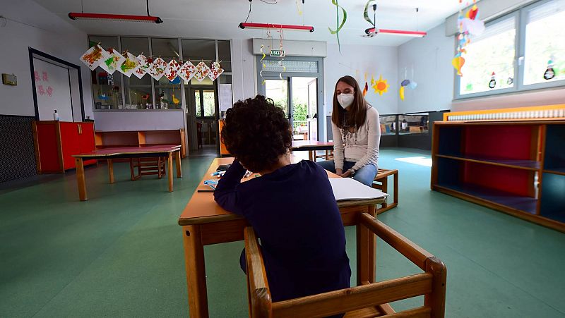 Un pueblo del Piamonte reabre escuelas para hijos de padres que trabajen pese a las reticencias del Gobierno italiano