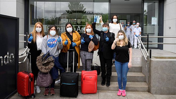 Telediario 1 - Aisladas para cuidar: dan el relevo tras 40 días de trabajo