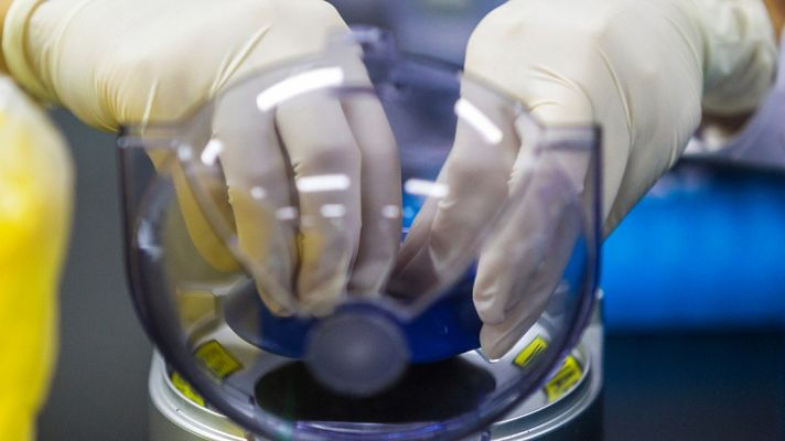 Telediario 1 - Investigan cómo influyen los genes en el desarrollo de la COVID-19