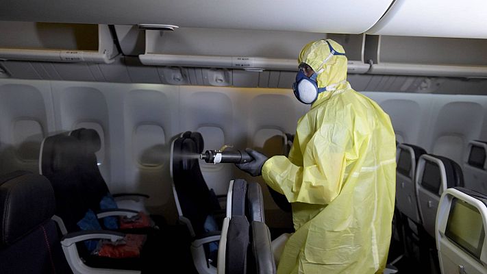 Telediario 1 - Las aerolíneas refuerzan la desinfección de los aviones frente al coronavirus