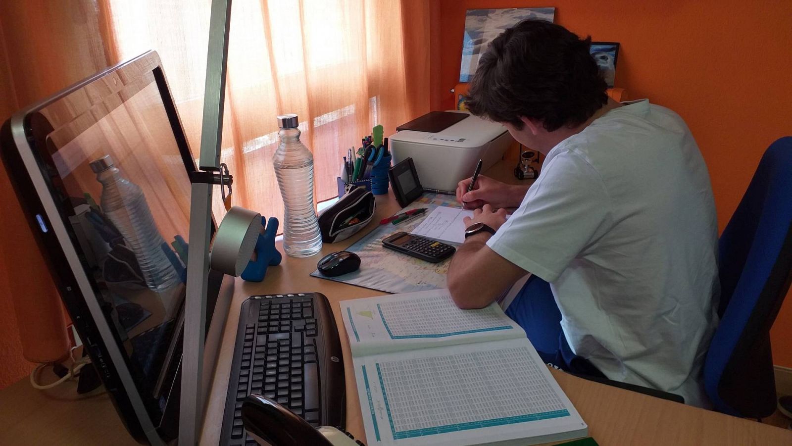 Crecen las ofertas que incitan a copiar en los exámenes online de la universidad