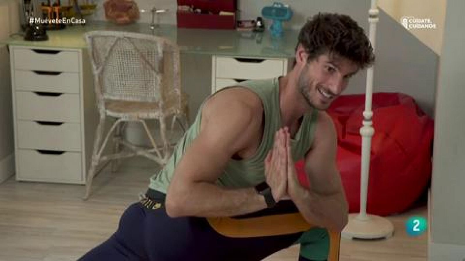 Muévete en casa - ¡Estira glúteos y piernas con yoga y pilates!