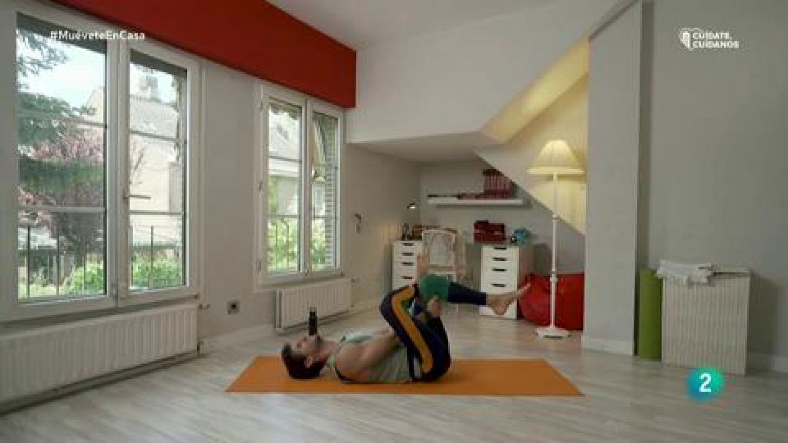 ¡Estira espalda, cuello y glúteos con yoga y pilates! | Muévete en casa 