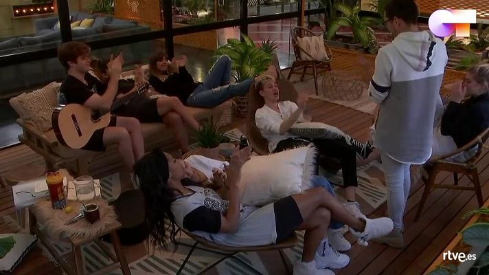 OT 2020 - Los chicos aplauden a los sanitarios