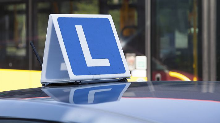 Vuelven las autoescuelas: aprender a conducir en era Covid19