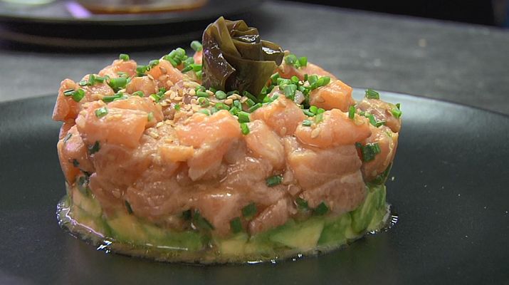 Tartar de salmón con soja y wasabi 