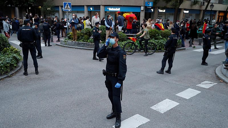 Manifestación por quinto día consecutivo en el barrio madrileño de Salamanca contra el Gobierno