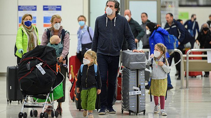 Informativo 24h - Los viajeros internacionales que lleguen a España ya deben guardar cuarentena