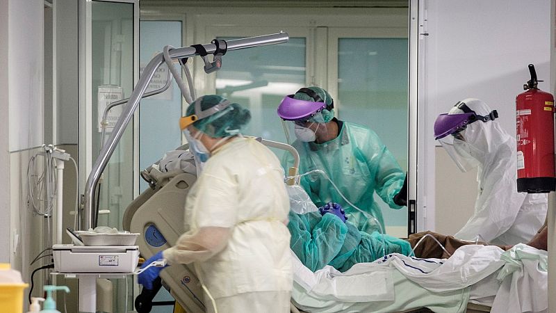 Las muertes con coronavirus en España diarias caen a 138, pero los nuevos contagios suben a 549