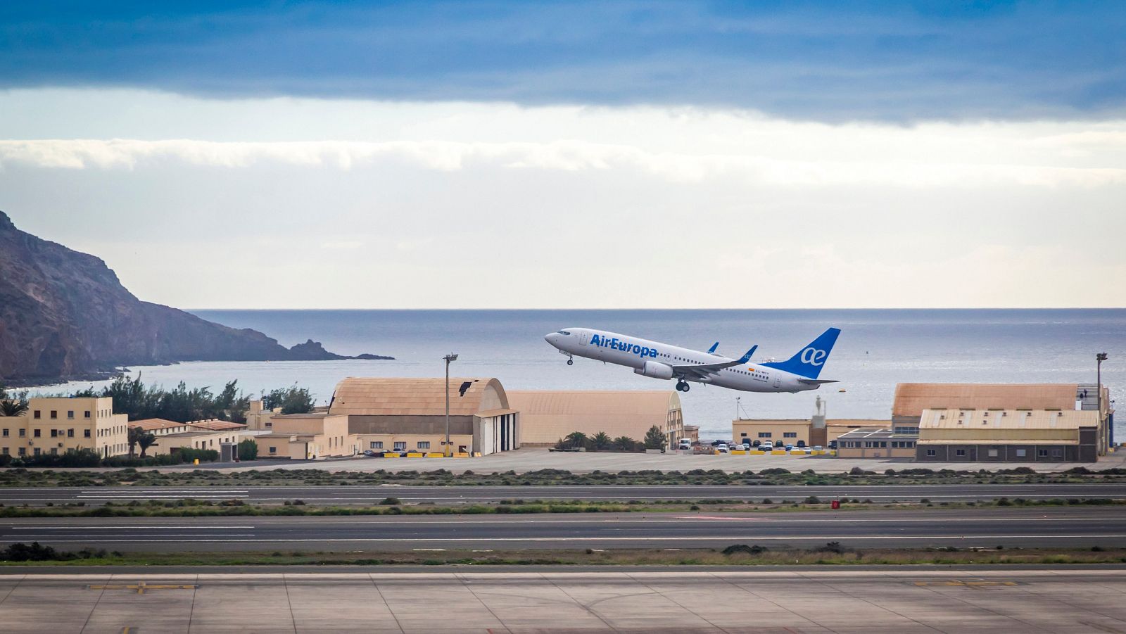 El Gobierno de España ha prorrogado la restricción temporal de viajes no imprescindibles desde terceros países a la Unión Europea y países asociados Schengen por razones de orden público y salud pública hasta el próximo 15 de junio, siguiendo así las