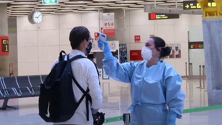 Telediario 1 - Comienza la cuarentena obligatoria de dos semanas para los primeros viajeros que llegan a España