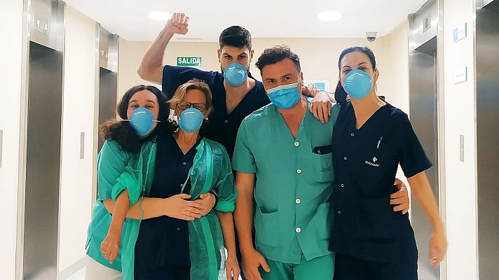 Telediario 1 - Un grupo de sanitarios de Madrid atiende de forma voluntaria las residencias de su área