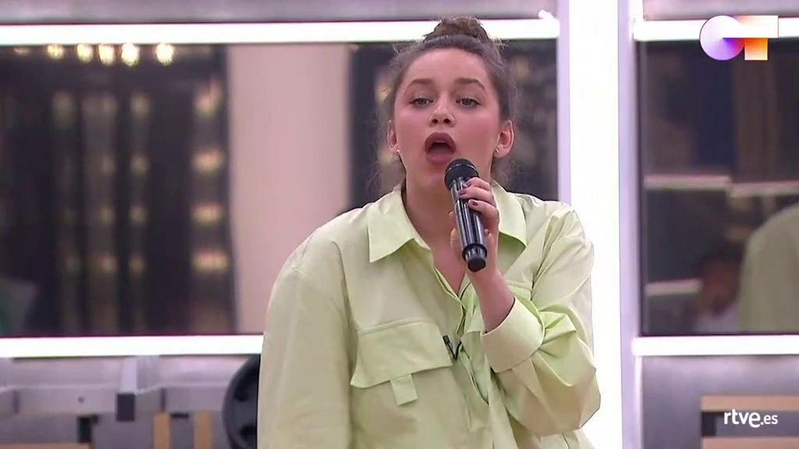 Eva canta "Part Time Lover", de Stevie Wonder, en el primer pase de micros de la "Gala 10" de Operación Triunfo 2020