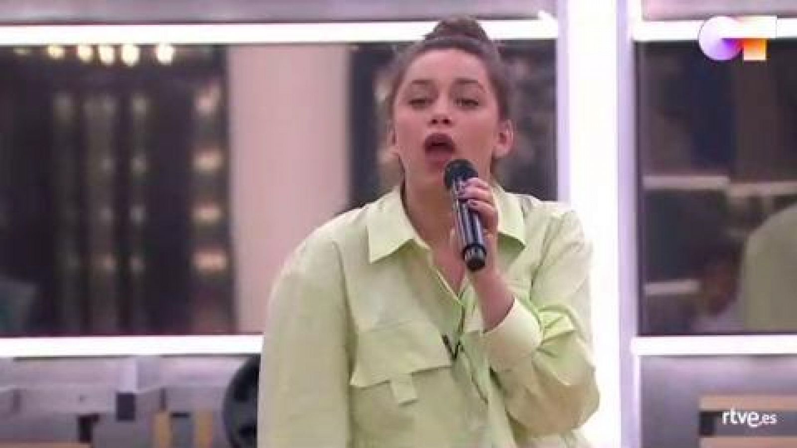 Eva canta "Part Time Lover", de Stevie Wonder, en el primer pase de micros de la "Gala 10" de Operación Triunfo 2020