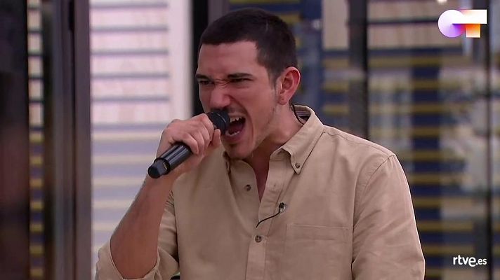 Bruno canta "A las nueve" 1r pase de micros